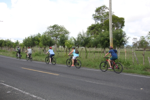 Circuit en E-bike à Punta Cana : Macao, El Salado, Ceiba, El CañoPunta Cana E-bike tour : La meilleure façon de nous connaître.