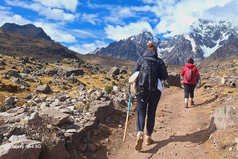 Cusco: 7 Ausangate Lagoons Hike with Andean Ceremony