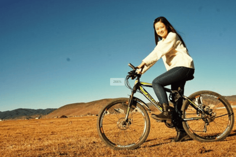 Passeio de bicicleta e visita guiada ao parque do mercado da vila de Lijiang baisha