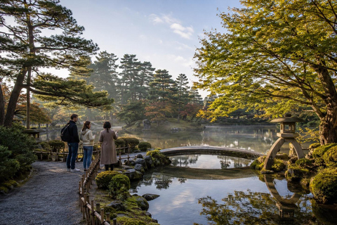 Kanazawa Private Quiet Morning Walk: Kenrokuen & Chaya