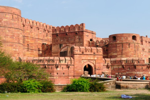 9-Day Golden Triangle & Udaipur Tour with Holi Celebration