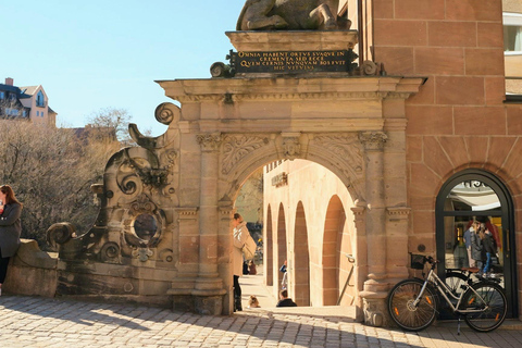 Nuremberg: Ao longo do Pegnitz pela Cidade Velha Tour guiado por você mesmo