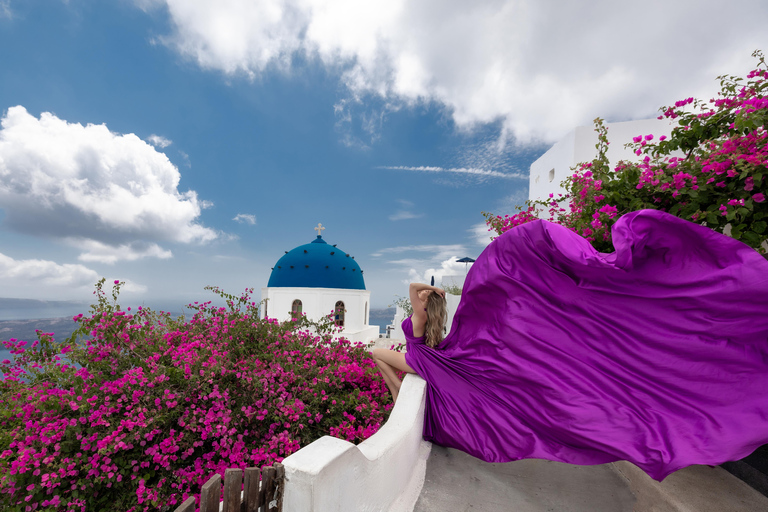 Sessão de fotos com vestido esvoaçante em Santorini