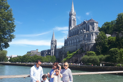 Lourdes: Ganztagestour mit Guide, Burg und Markt