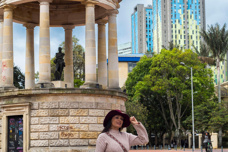 Candelaria Bogotá: Photo Shoot and Private Hike for Couples