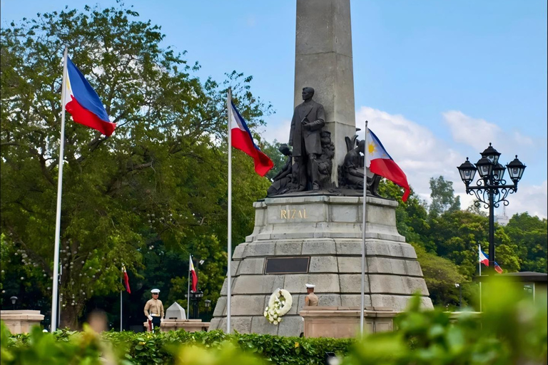 Manila: Bay Sunset Walk & Stories of the Historic Coast