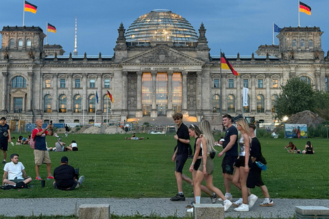 Berlin Night Walking Tour - Iconic Illuminated Landmarks Private Berlin Sunset Walking Tour - Iconic Landmarks