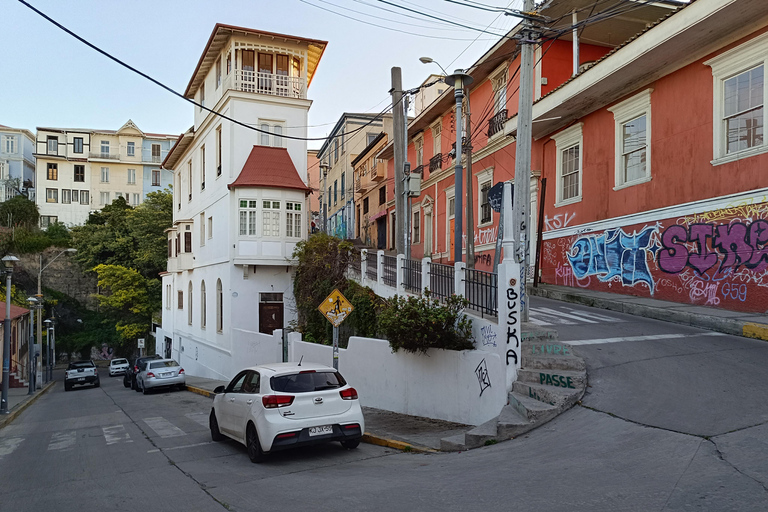 Historic Valparaiso: Private Vehicle Tour