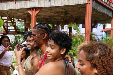 Brunch à volonté Village People au Tiny Village Cartagens