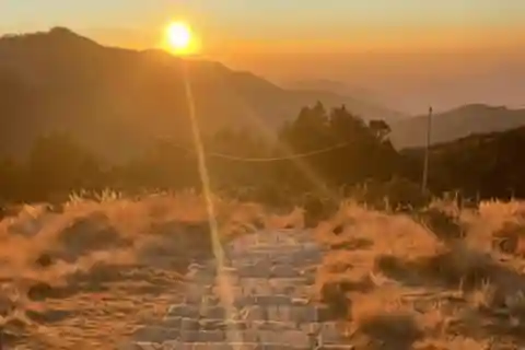 Da Pokhara: trekking guidato di 2 giorni all'alba di Poon Hill
