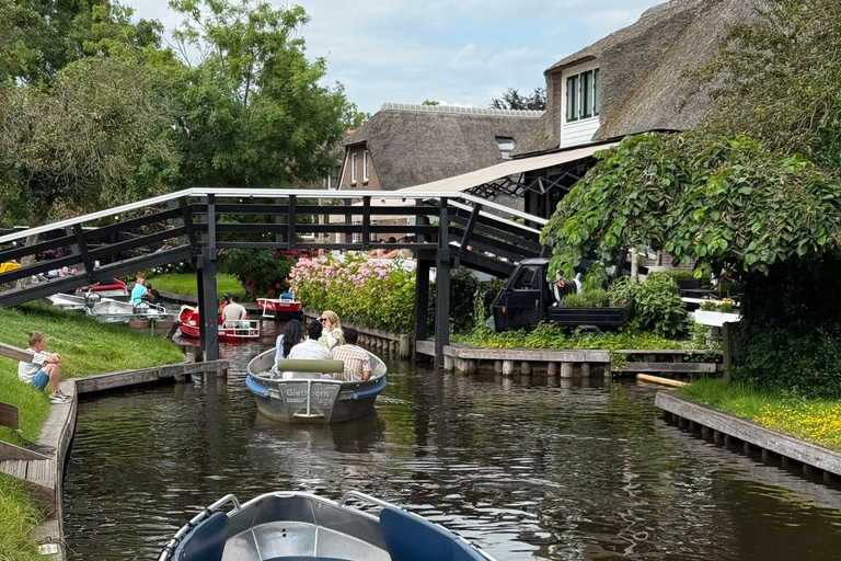 From Amsterdam: Giethoorn Small Group Tour with Boat Ride