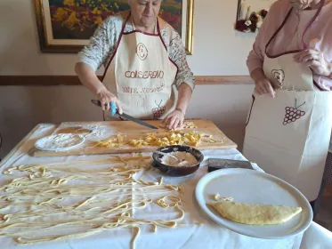 Kochkurs für toskanische Pasta mit Brunello-Verkostung und Mittagessen