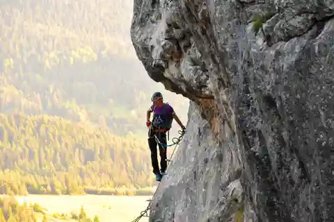 Erlebe Sarajevo: Klettersteig auf dem Berg Trebević