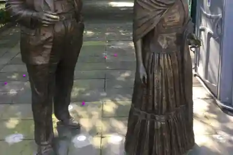 Mexico City: Frida Kahlo, Coyoacán, and Xochimilco Day Tour