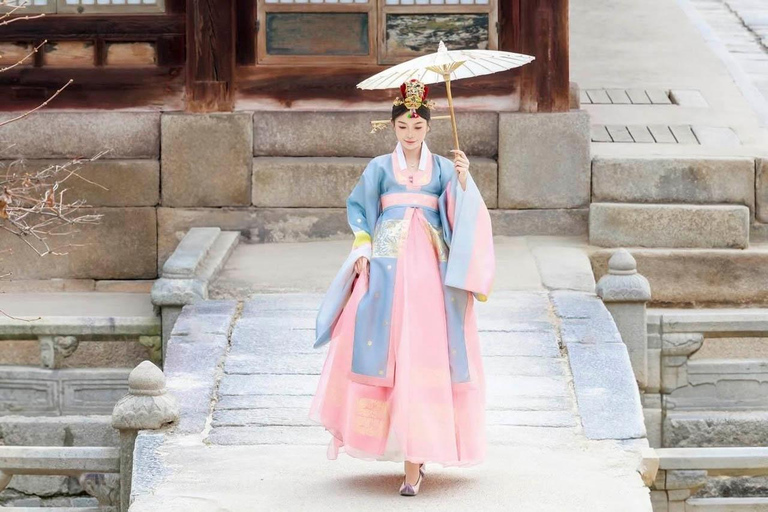 Royal Hanbok Dress-Up & Professional Photoshoot Experience