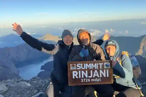 Mount Rinjani Climbing 2D/1N Summit Trek 3726M