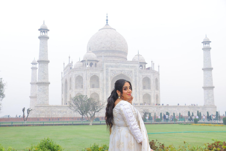 Agra: Taj Mahal Tour with Professional Photoshoot Tour with Private Car, Driver, Tour Guide and Entry Tickets
