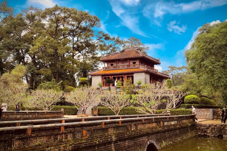 Hue : Deluxe Walking Tour to Imperial City with Local Guide Hue Imperial City Walking Tour