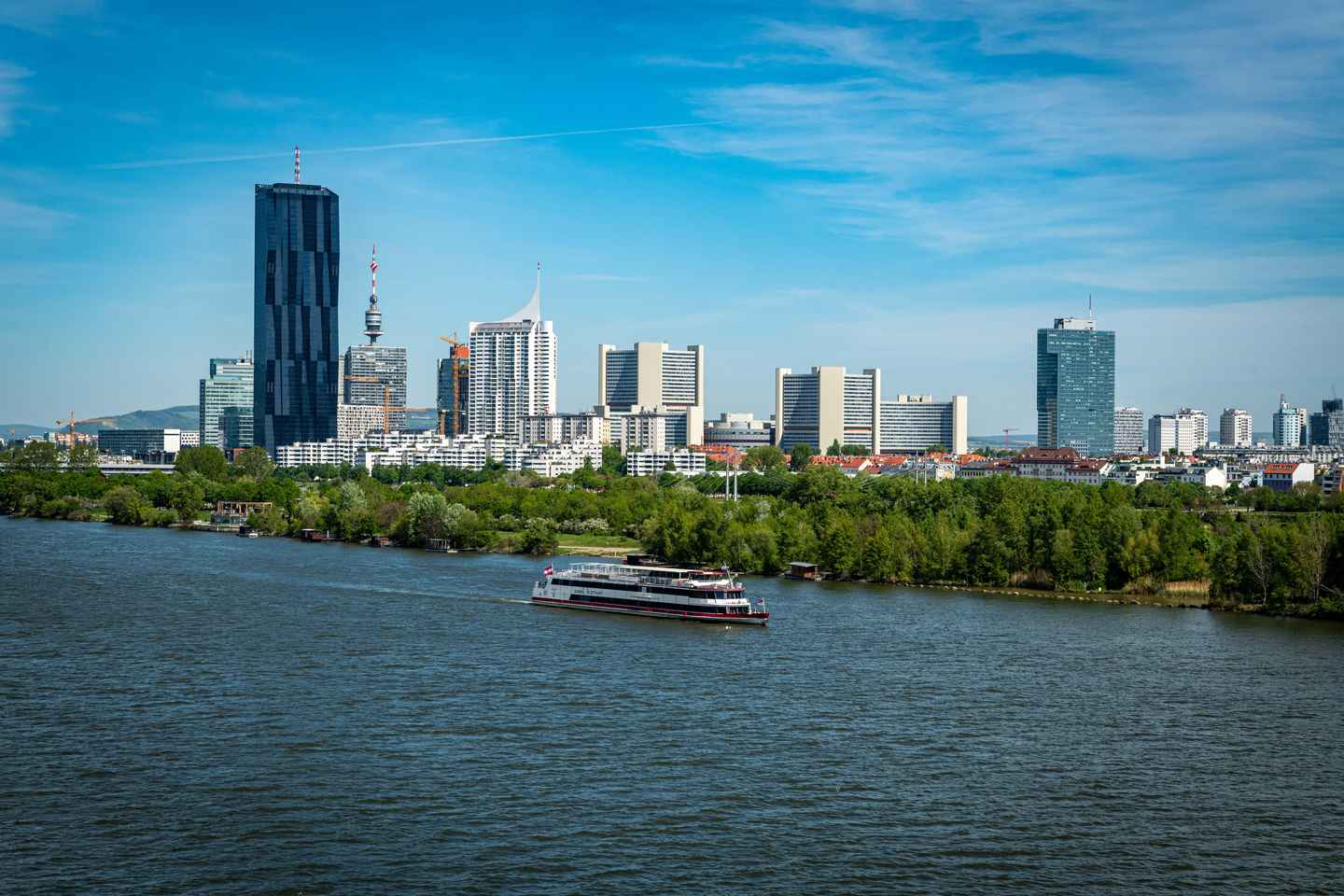 Vín: 3,5 tíma Dóná sigling með ítölskum kvöldverði