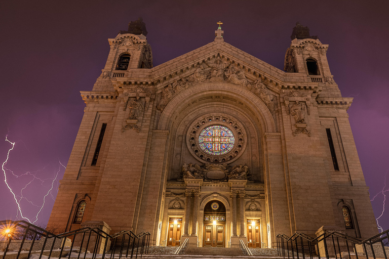 St. Paul: Twin Cities Haunts Ghost Walking Tour Mansions of Mystery 1.5-Hour Standard Tour