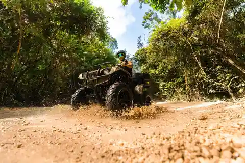 Cancun: Passeio selvagem de quadriciclo com tirolesa, cenote e serviço de busca no hotel