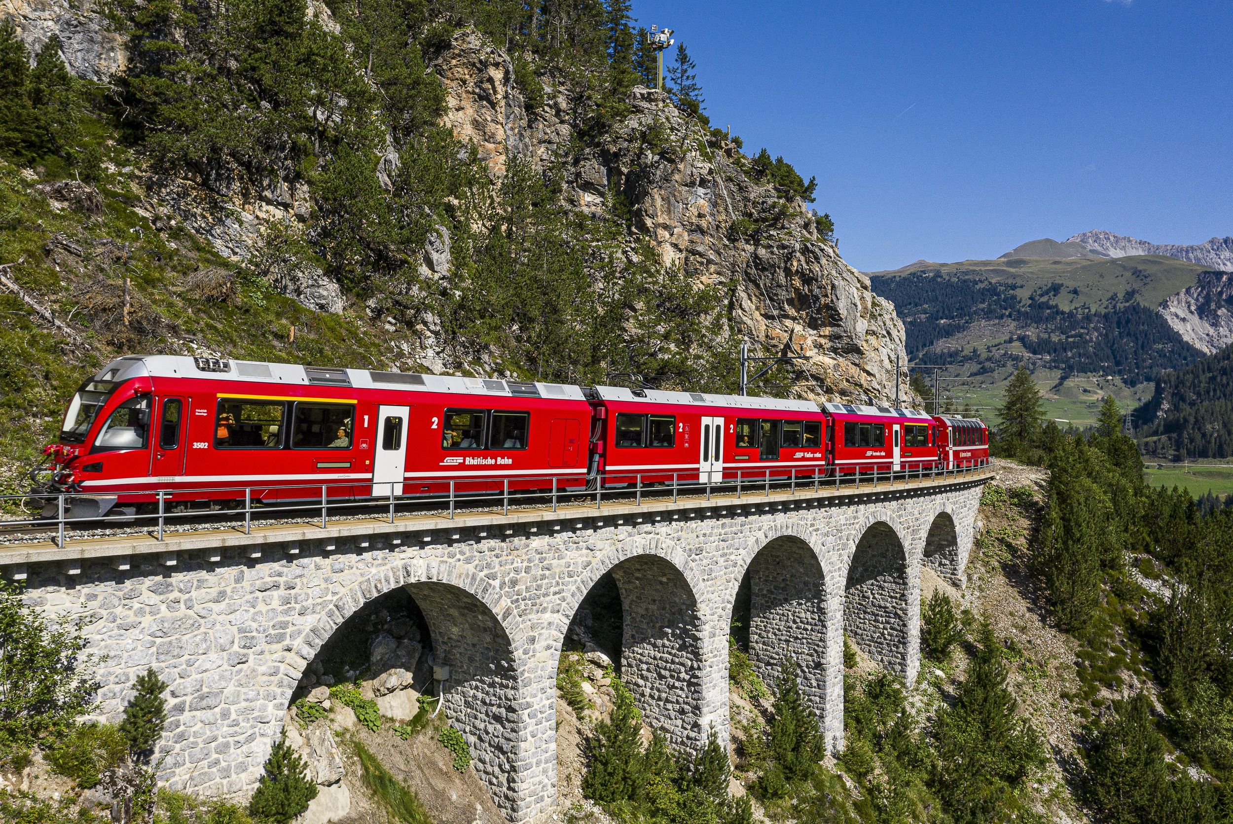 Von Mailand: Bernina-Zug und St. Moritz Tagestour