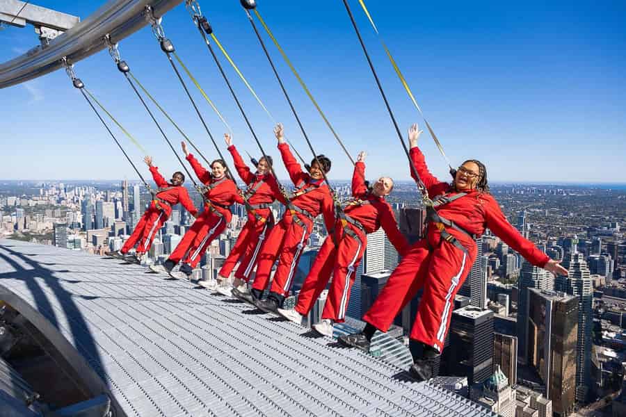 Toronto: EdgeWalk-Abenteuer-Erlebnis im CN Tower. Foto: GetYourGuide