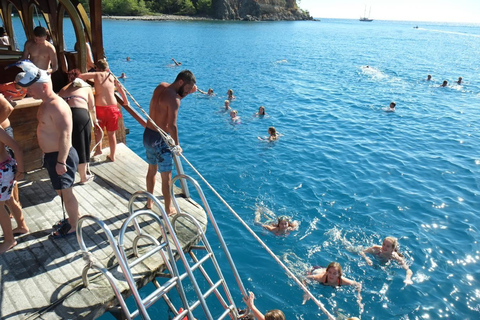 Alanya: Relaxing Boat Tour with Lunch and Soft Drinks