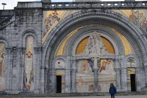 Odblokuj spokój: Zaplanuj wizytę w mieście Lourdes (Francja)