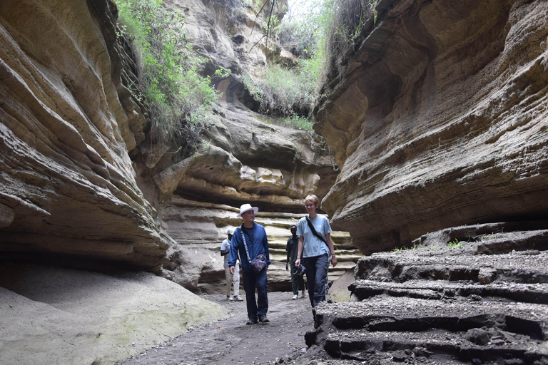 Discover Aberdare Park, Lake Naivasha & Hells Gate (3 days) Aberdare Park, Lake Naivasha & Hell's Gate (from Nairobi)