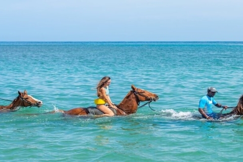 Prywatna przejażdżka konna i pływanie w Montego Bay