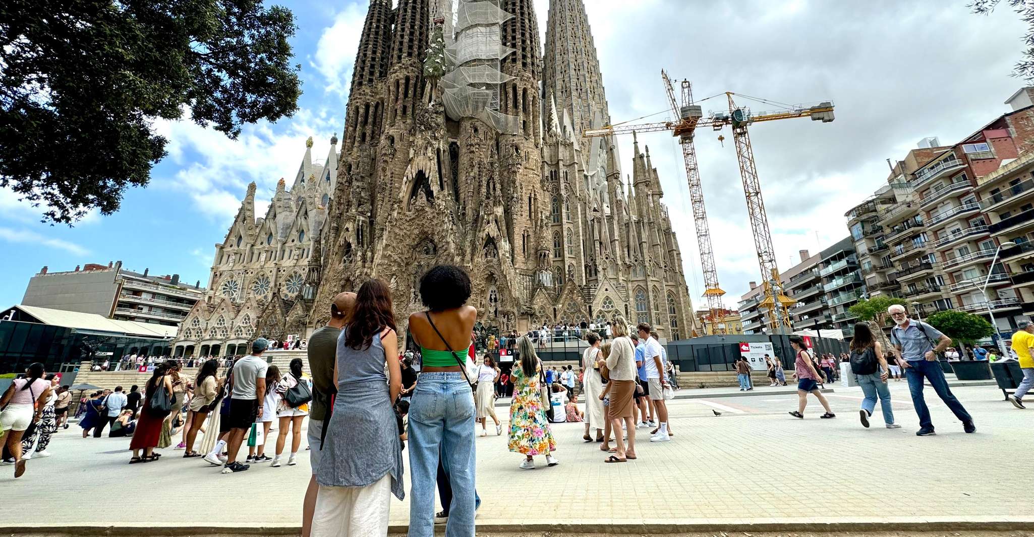 Barcelona: Sagrada Familia Entry Ticket and Guided Tour photo 2