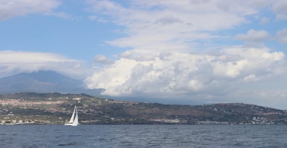 Catania: Delphinbeobachtungs-Segelerlebnis mit Marecamp