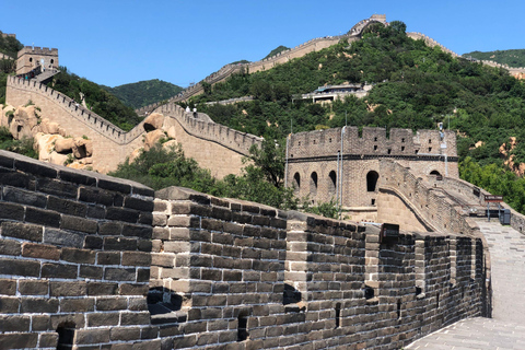 From Beijing: Private Transfer To Different Parts Great WallGubei &amp; Simatai Round Transfer + English Guide + Ticket