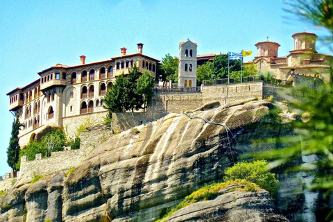Meteora Monasteries: Full Day Tour from Athens