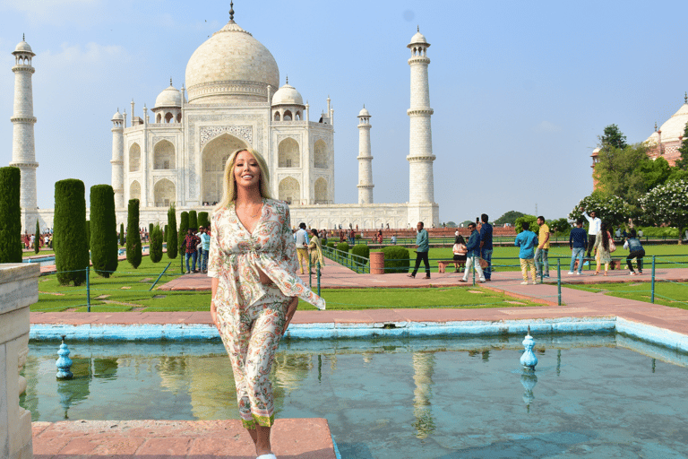 Agra: wycieczka z przewodnikiem po Taj Mahal z ominięciem kolejki tuk tukiemTuk Tuk + Kierowca + Przewodnik + Bilet wstępu + Omiń długie kolejki