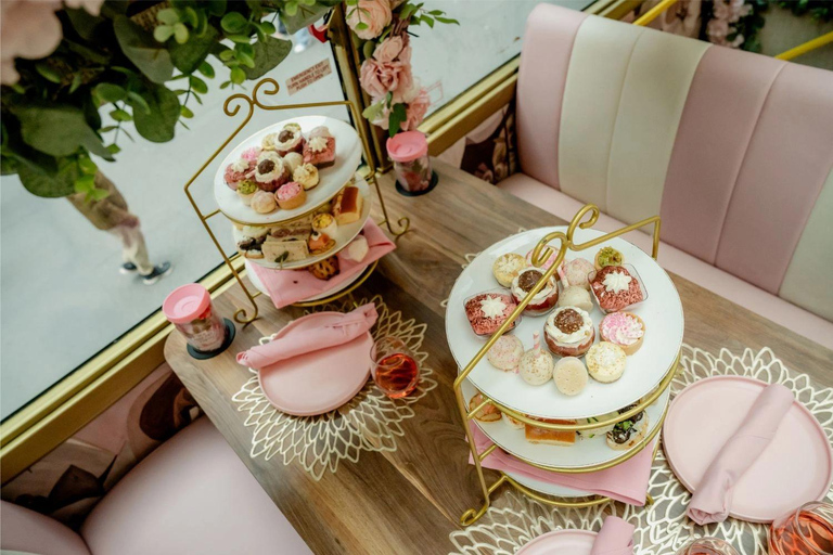 Chicago: Tea Around Town With Curated Teas & Iconic Sights Petite Admission