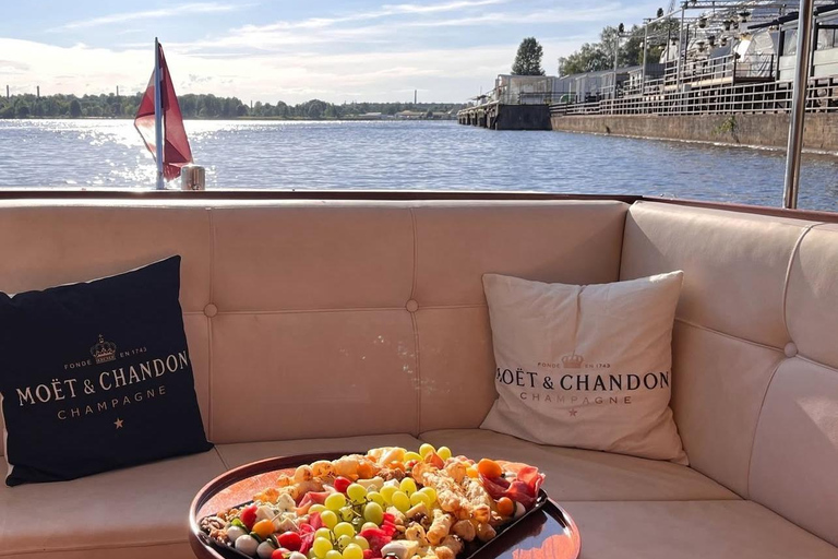 里加：私人游船之旅，含小吃和饮品里加：私人游船之旅，含小吃和饮料