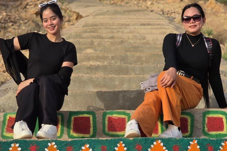 Muscat: Saal Walk Guided Hike with Sunset & City Views Tour