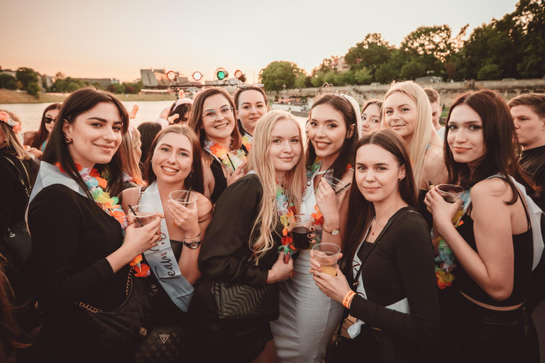 Wroclaw: Oder River Boat Party with Unlimited Drinks