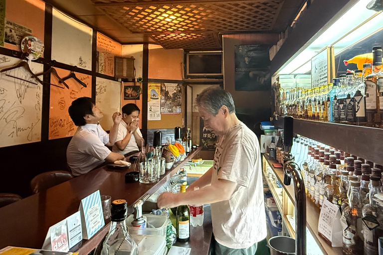 Kanazawa: Nightlife Tour with Local Guide and Drinks