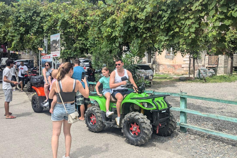 Batumi : circuit dans les montagnes d'Adjarie et festin géorgien traditionnelVisite privée de la région montagneuse d'Adjarie avec festin géorgien traditionnel