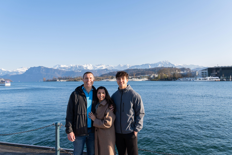 Lucerne: Lake Cruise & Old Town Tour w/ Guide & Photographer