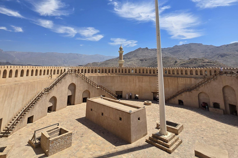 From Muscat: Nizwa Fort, Al Hamra & Jebel Shams Day Trip