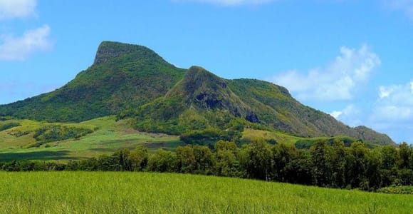 Mauritius: Full-Day Lion Mountain Hike with Lunch & Transfer