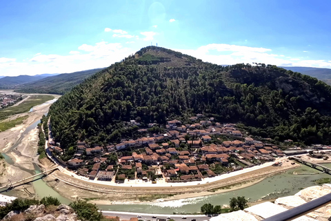 Línea Verde: Vlora-Apollonia-Divjake-Berat Excursión de un día con guía