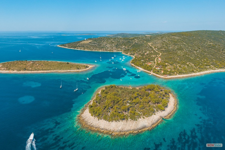 Trogir: Naufragio - Tour en barco con todo incluido por la Laguna AzulTrogir: Crucero Naufragio-Laguna Azul-Eslatina Todo Incluido