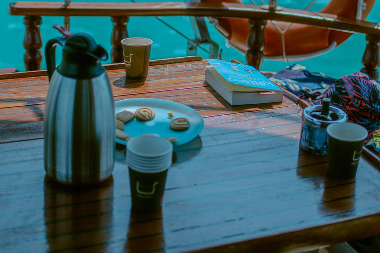 Argostoli: Full-Day Boat Trip with Lunch & Wine