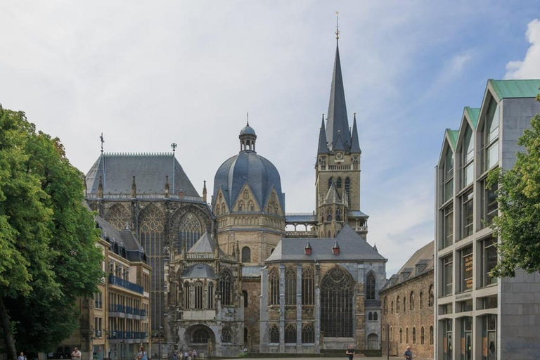 Vanuit Brussel: Dagtocht Aken en Monschau met gids