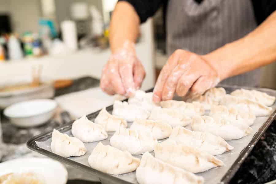 San Antonio: Kochkurs für asiatische Teigtaschen mit einem lokalen Koch. Foto: GetYourGuide San Antonio: Kochkurs für asiatische Teigtaschen mit einem lokalen Koch. Foto: GetYourGuide